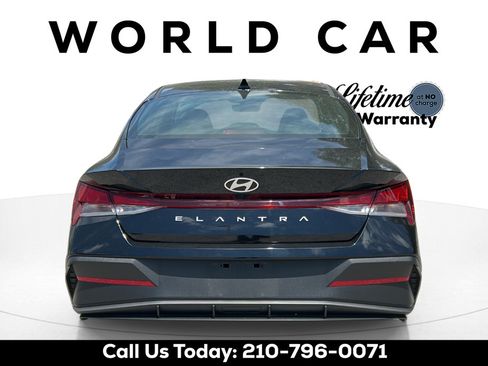 Used 2025 Hyundai Elantra SE FWD image 5