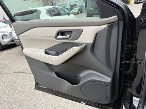 Used 2023 Nissan Rogue SV w/ SV Premium B Package image 26