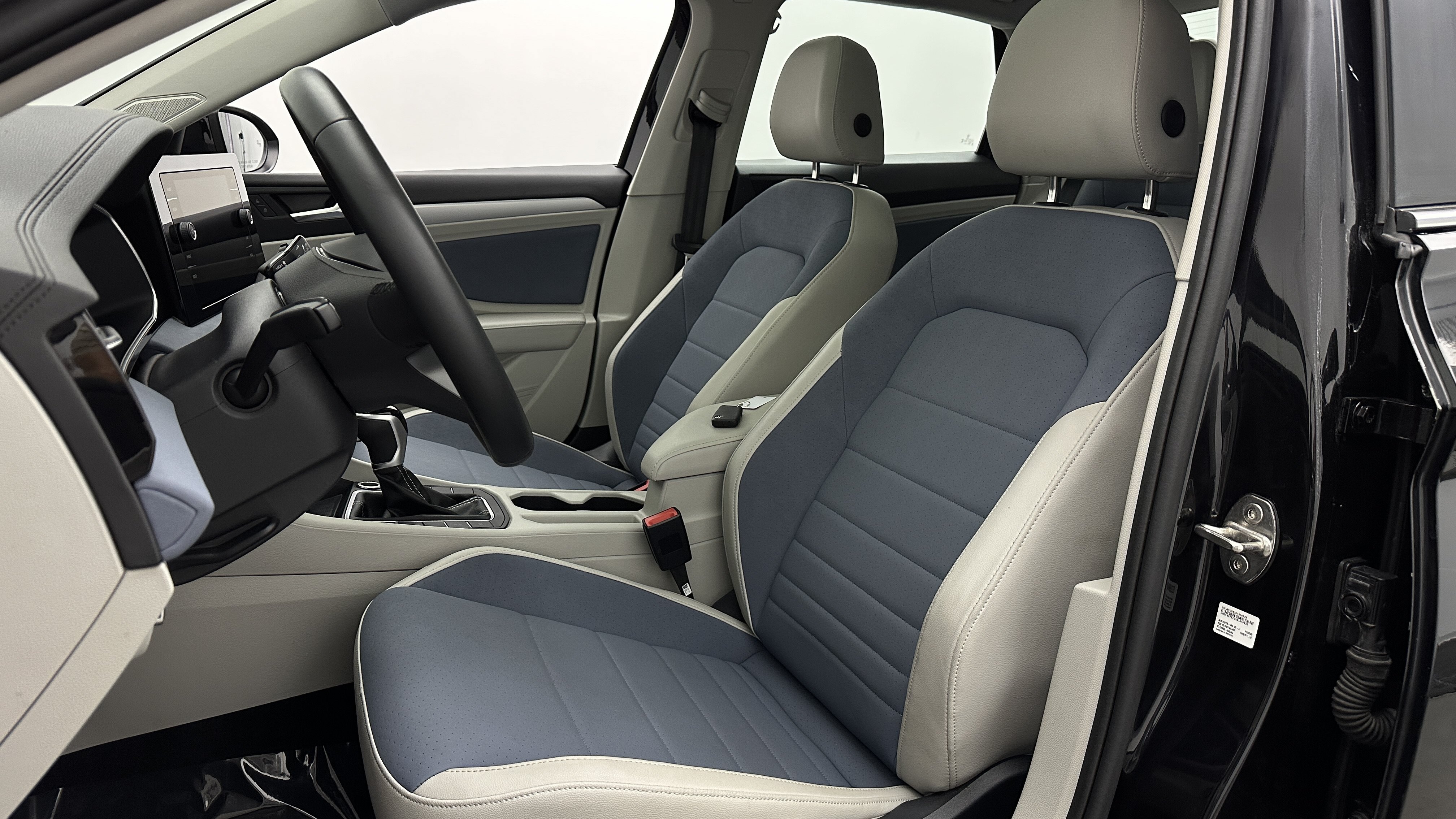 Used 2026 Volkswagen Jetta SE FWD image 18