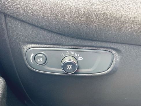 Used 2024 Chevrolet Equinox LT FWD image 17
