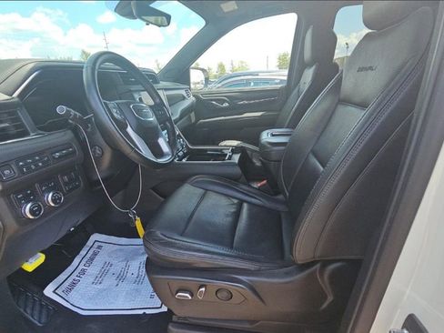 Used 2022 GMC Yukon XL Denali w/ Advanced Technology Package AWD/4WD image 5