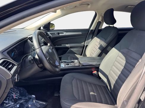 Used 2018 Ford Fusion SE w/ Fusion SE Technology Package FWD image 9