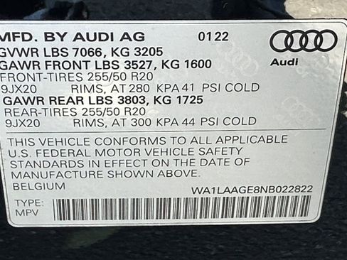 Used 2022 Audi e-tron Premium Plus w/ Premium Plus Package image 28