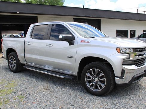 Used 2019 Chevrolet Silverado 1500 LT w/ Texas Edition AWD/4WD image 10