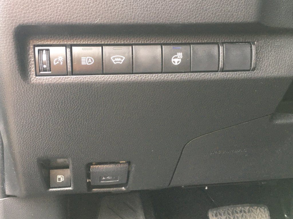 Used 2023 Toyota RAV4 SE w/ SE Grade Weather Package AWD/4WD image 18