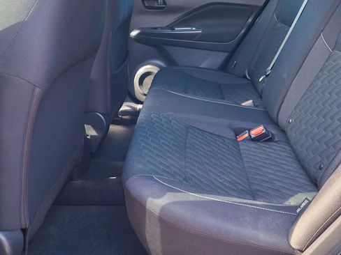 Used 2021 Nissan Kicks S FWD image 9
