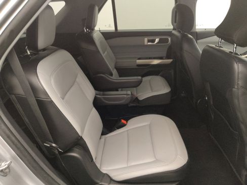 Used 2021 Ford Explorer XLT w/ Equipment Group 202A RWD image 19