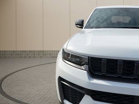 New 2026 Jeep Grand Cherokee Laredo image 10