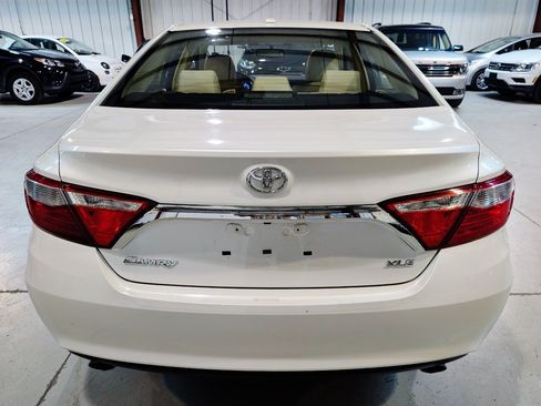 Used 2017 Toyota Camry XLE FWD image 8