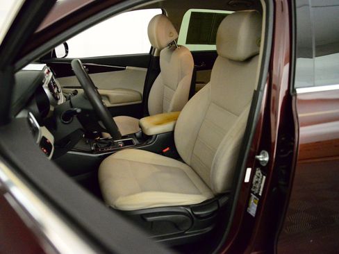 Used 2017 Kia Sorento LX image 4