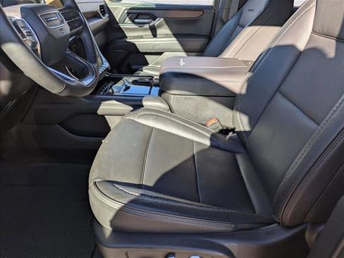 Used 2025 GMC Yukon Denali image 16