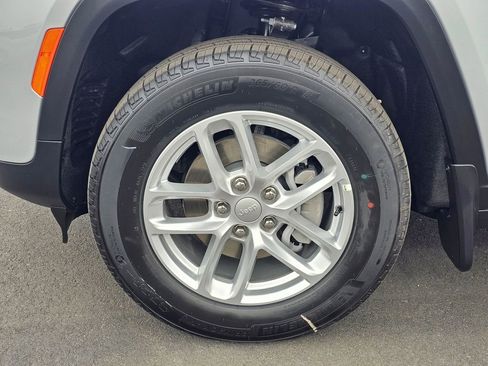 New 2025 Jeep Grand Cherokee Laredo X w/ Luxury Tech Group I image 8