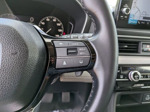 Used 2025 Honda Pilot Touring image 35