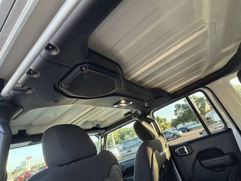 Used 2023 Jeep Wrangler Unlimited Rubicon 4xe AWD/4WD image 16