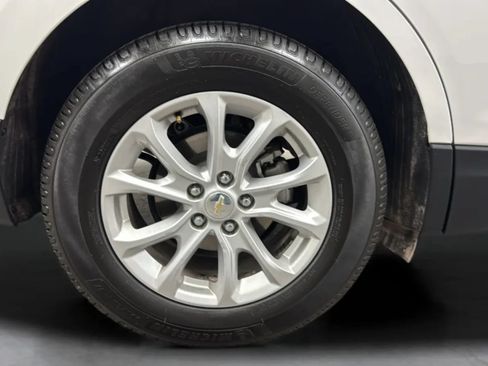 Used 2021 Chevrolet Equinox LS FWD image 32