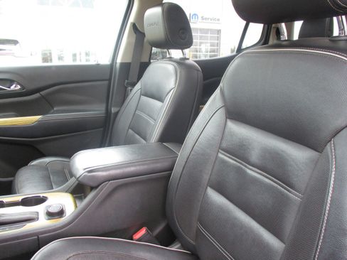 Used 2018 GMC Acadia Denali image 13