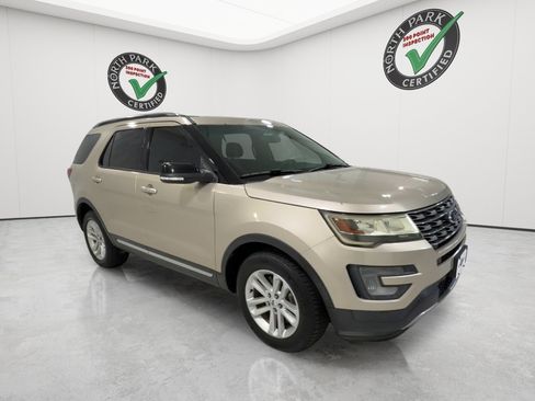 Used 2017 Ford Explorer XLT w/ Equipment Group 201A FWD image 14