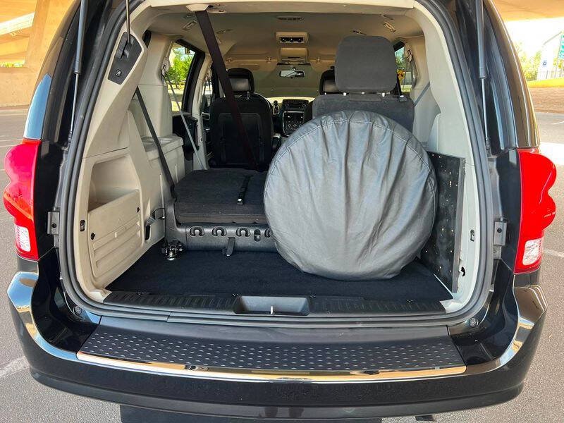 Used 2016 Dodge Grand Caravan SXT FWD image 49