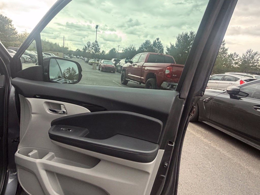 Used 2022 Honda Pilot Touring image 10