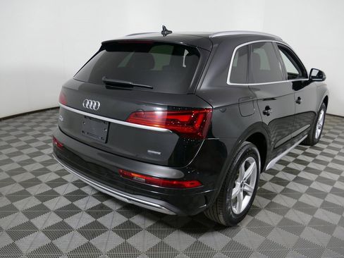Used 2023 Audi Q5 2.0T Premium w/ Convenience Package image 3
