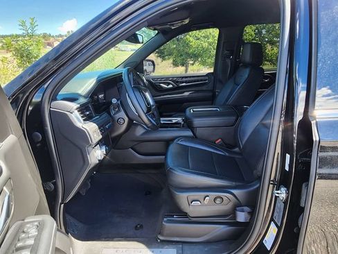 Used 2023 GMC Yukon Denali AWD/4WD image 3