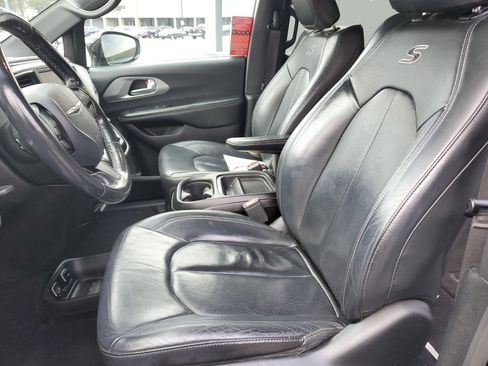 Used 2019 Chrysler Pacifica Touring-L w/ S Appearance Package image 27