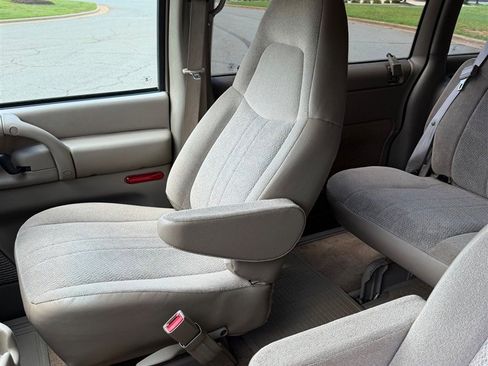 Used 2005 Chevrolet Astro Passenger RWD image 10