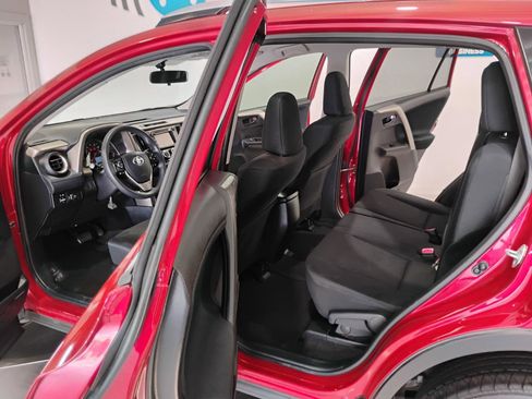 Used 2015 Toyota RAV4 LE FWD image 33