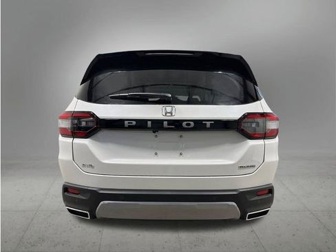 New 2026 Honda Pilot Touring image 4