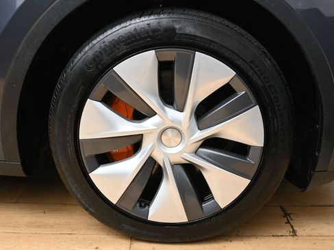 Used 2022 Tesla Model Y Long Range AWD/4WD image 15