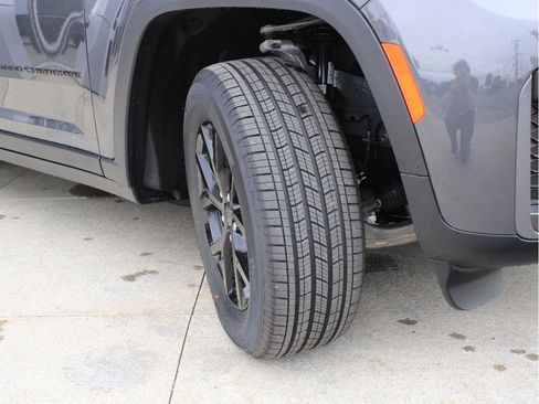 New 2026 Jeep Grand Cherokee L 4WD image 39