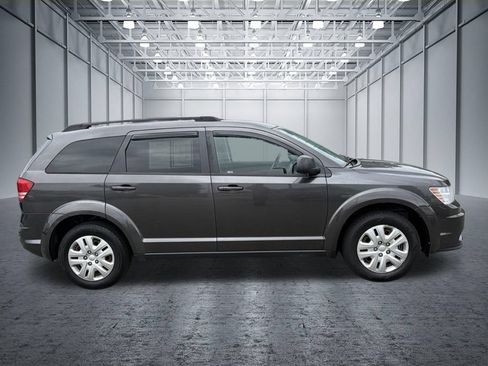 Used 2017 Dodge Journey SE w/ Flexible Seating Group FWD image 9