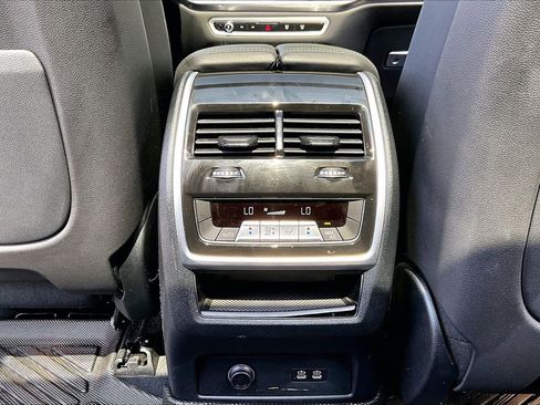Used 2023 BMW X7 xDrive40i AWD/4WD image 17