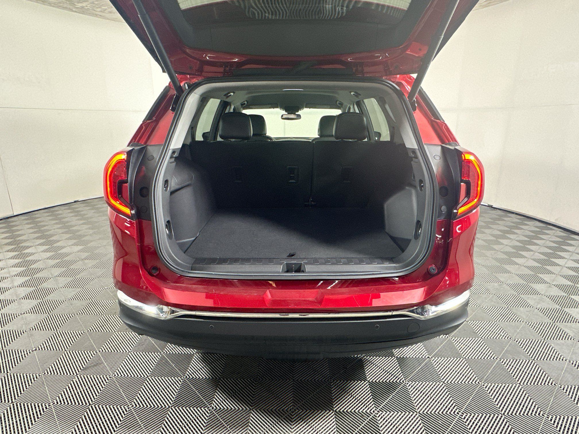 Used 2024 GMC Terrain SLT AWD/4WD image 31