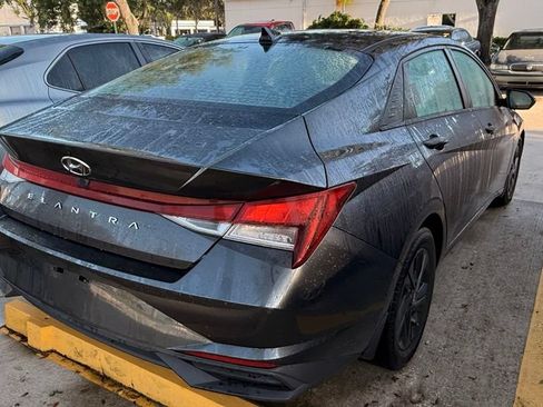 Used 2022 Hyundai Elantra SEL w/ Convenience Package FWD image 7