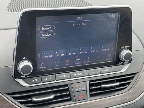Used 2024 Nissan Altima 2.5 SV FWD image 17