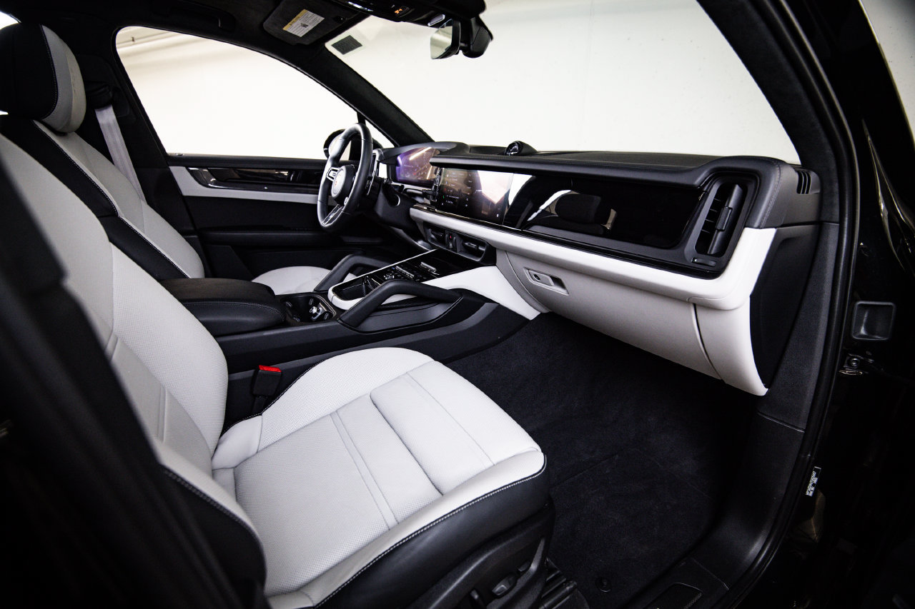 Certified 2026 Porsche Cayenne GTS AWD/4WD image 28