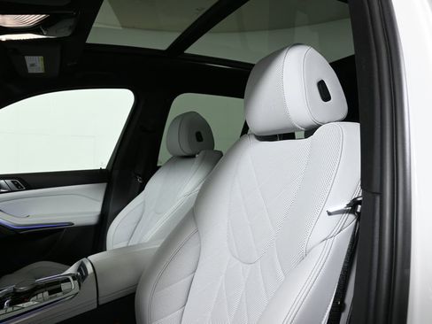 Certified 2024 BMW X5 xDrive40i w/ M Sport Package image 16