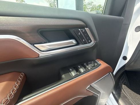New 2026 GMC Sierra 3500 Denali Ultimate AWD/4WD image 13