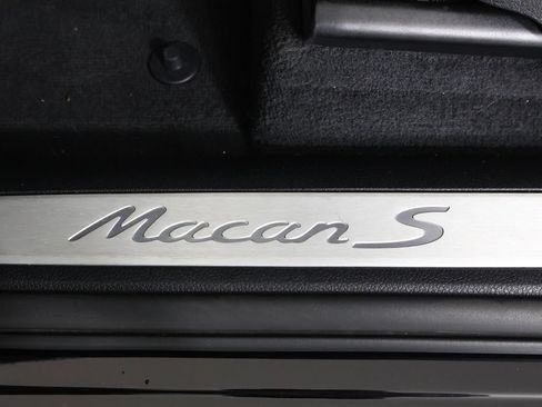 Certified 2025 Porsche Macan S w/ Premium Package Plus AWD/4WD image 18