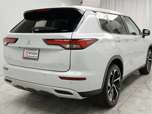 Used 2024 Mitsubishi Outlander SE image 5