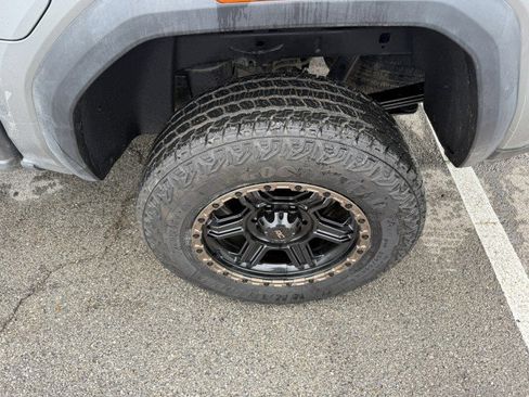 Used 2024 GMC Canyon Elevation w/ Trailering Package image 13