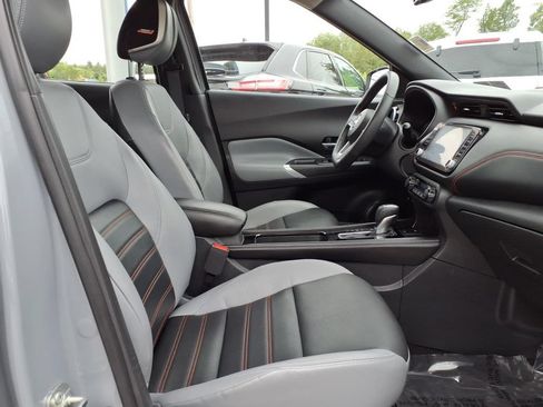 Used 2022 Nissan Kicks SR FWD image 10