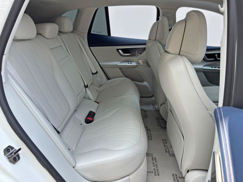 Used 2023 Mercedes-Benz EQE 500 4MATIC SUV w/ Exclusive Trim Package image 37