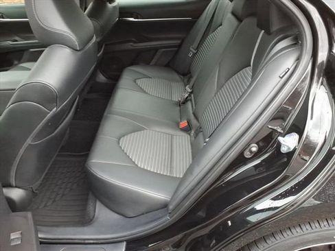 Used 2022 Toyota Camry SE image 17