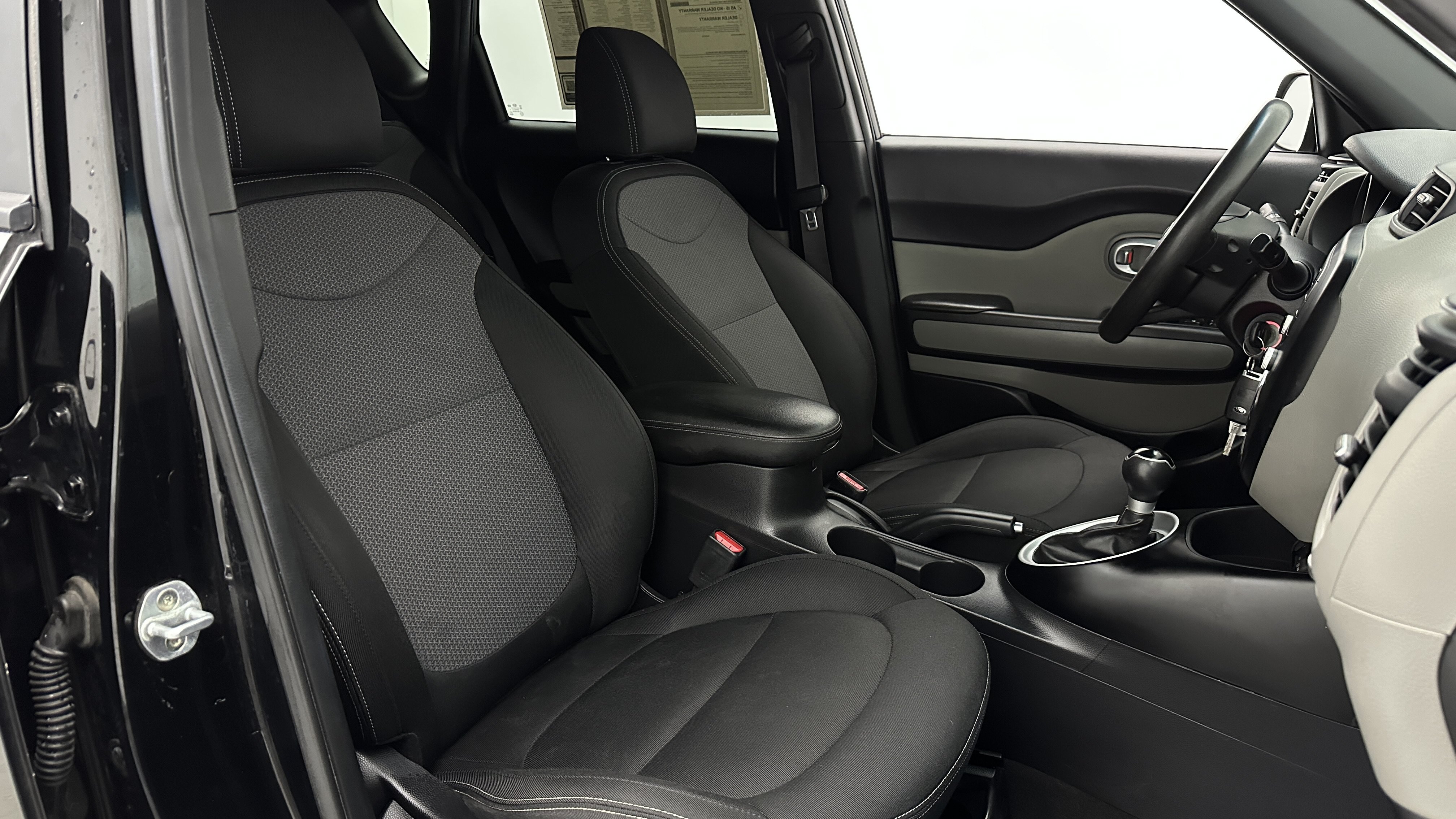 Used 2017 Kia Soul + FWD image 31