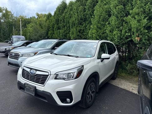 Used 2020 Subaru Forester Premium AWD/4WD image 2