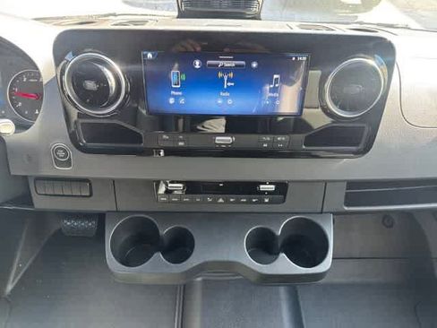 Used 2025 Mercedes-Benz Sprinter 2500 image 25