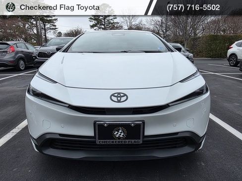 Used 2023 Toyota Prius LE image 2