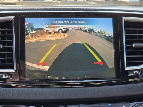 Used 2024 Chrysler Pacifica Touring-L FWD image 22